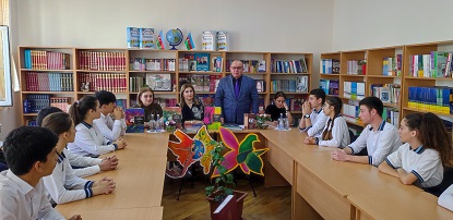 "MEK Beynəlxalq Məktəb Kitabxanaları Günü münasibətilə kitab hədiyyə edib"