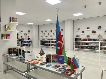 "Mərkəzi Elmi Kitabxanada Dövlət  Bayrağı və Konstitusiya Günləri ilə əlaqəli kitab sərgisi keçirilir"