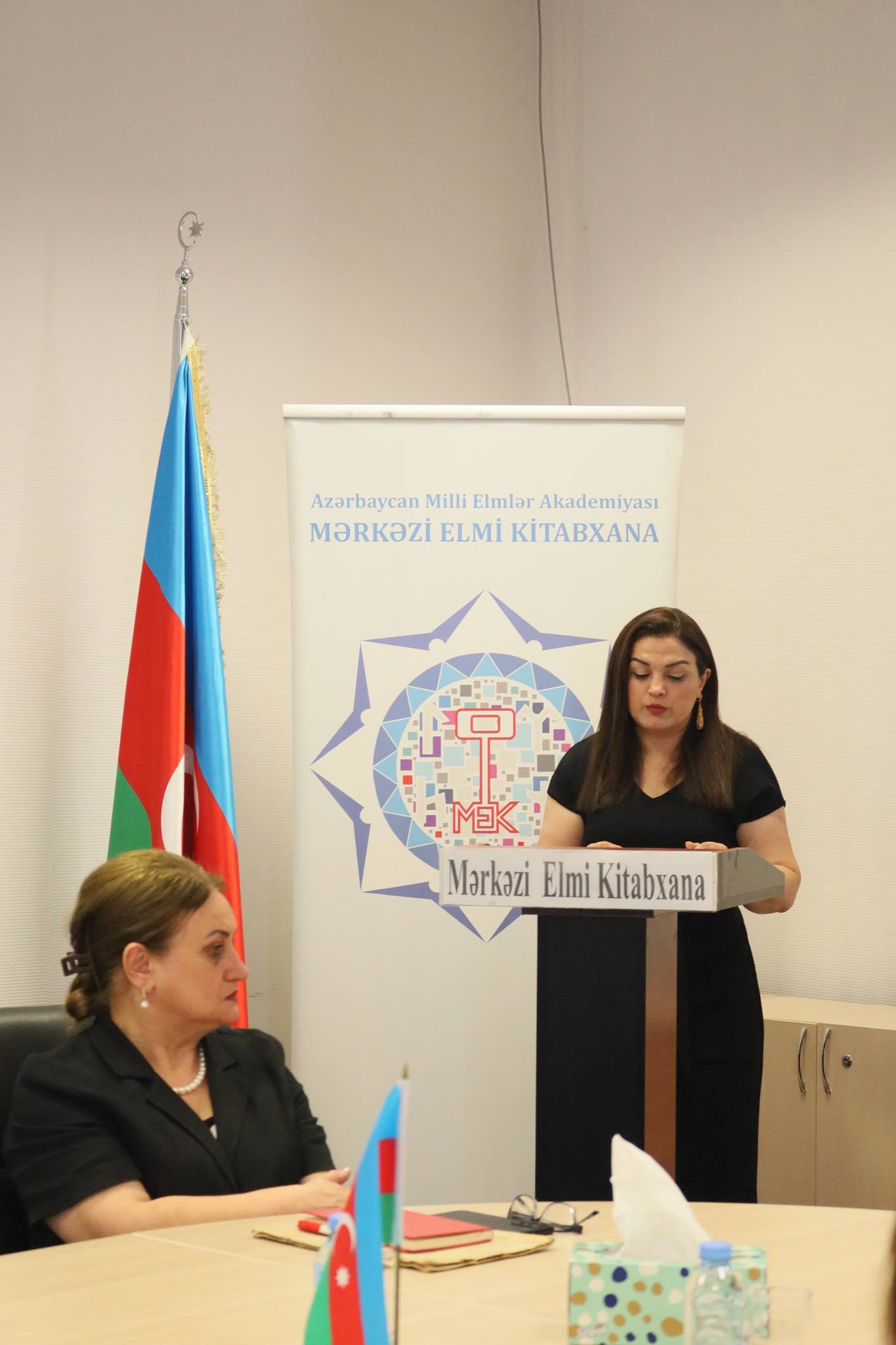 "MEK-də füzulişünas aliml??rlə növbəti görüş keçirilib"