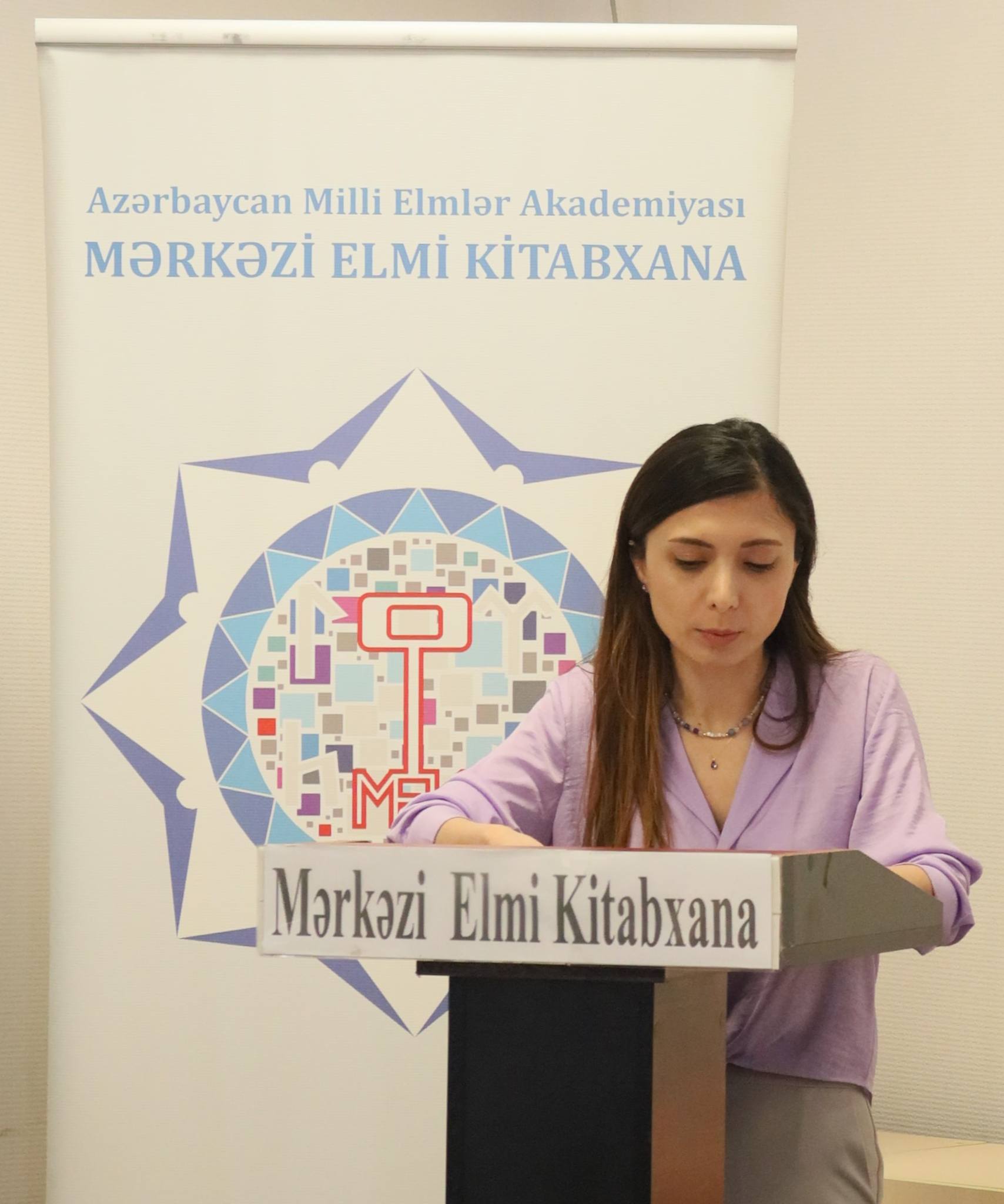 "MEK-də füzulişünas alimlərlə növbəti görüş keçirilib"