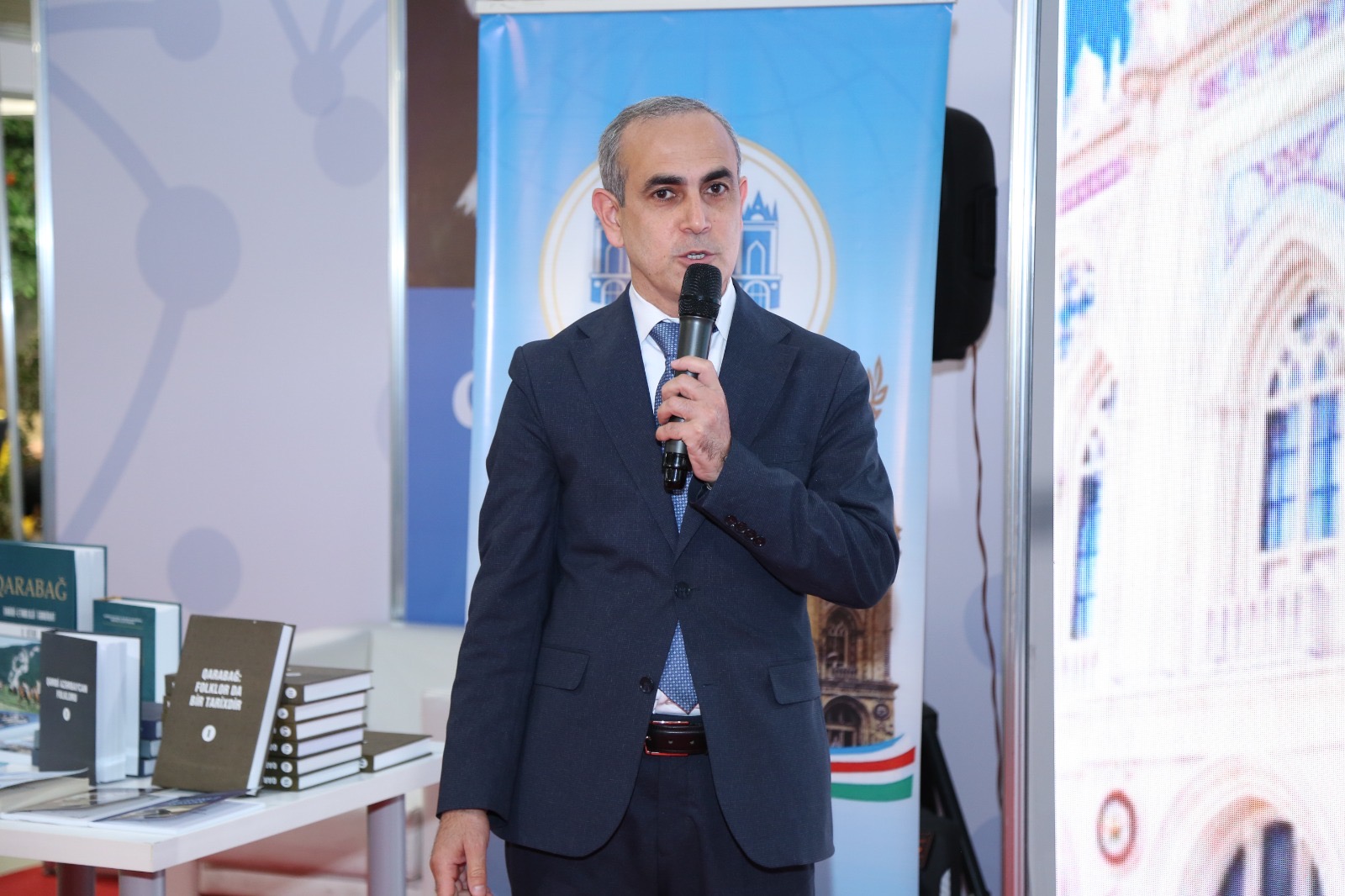 MEK-in direktoru Hüseyn Hüseynov: “Mərkəzi Elmi Kitabxanada dövrün tələblərinə uyğun müasir xidmət sistemi formalaşdırılır”