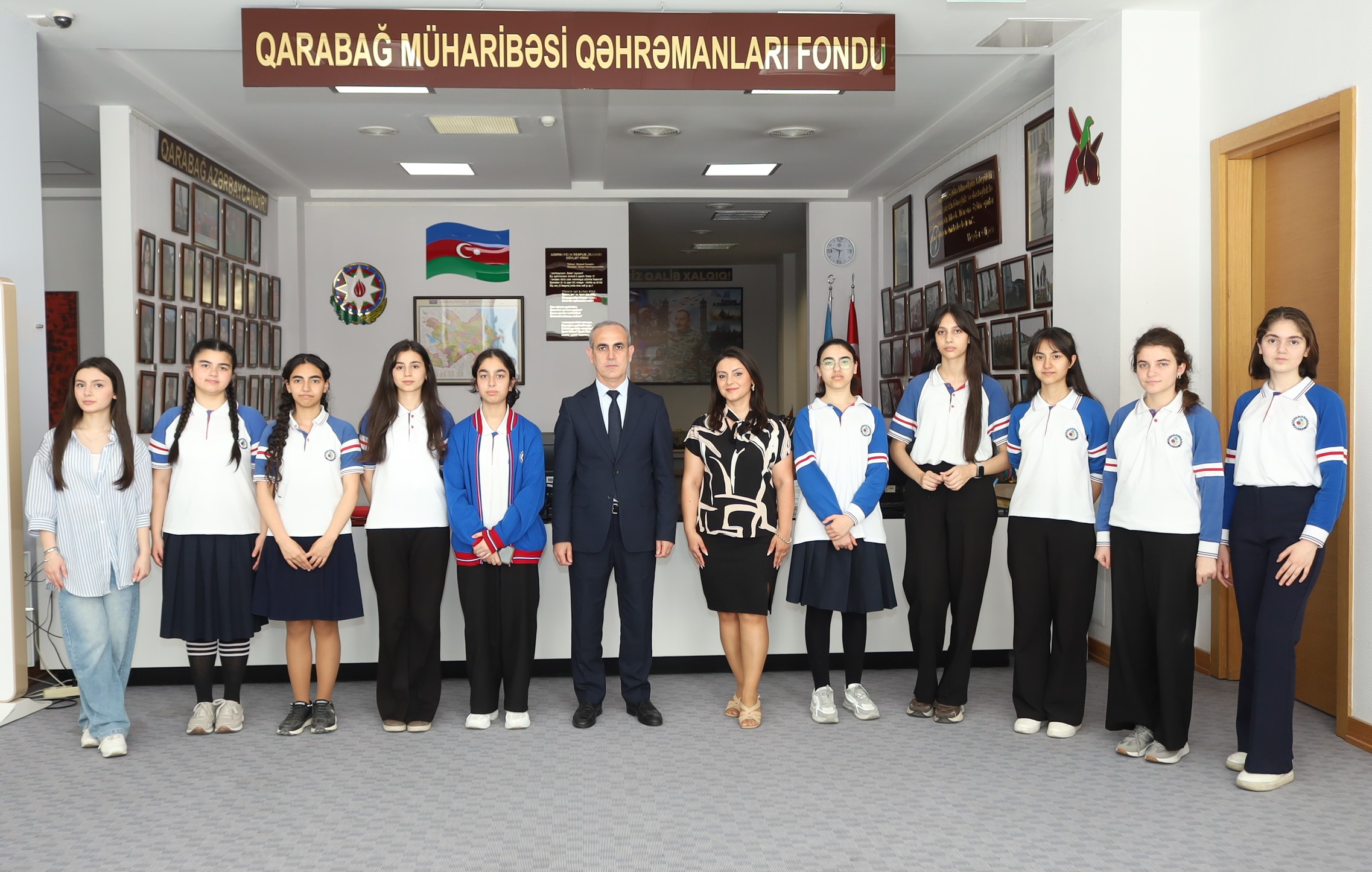 Fizika, riyaziyyat və informatika təmayüllü respublika liseyinin şagirdləri Mərkəzi Elmi Kitabxanada olublar