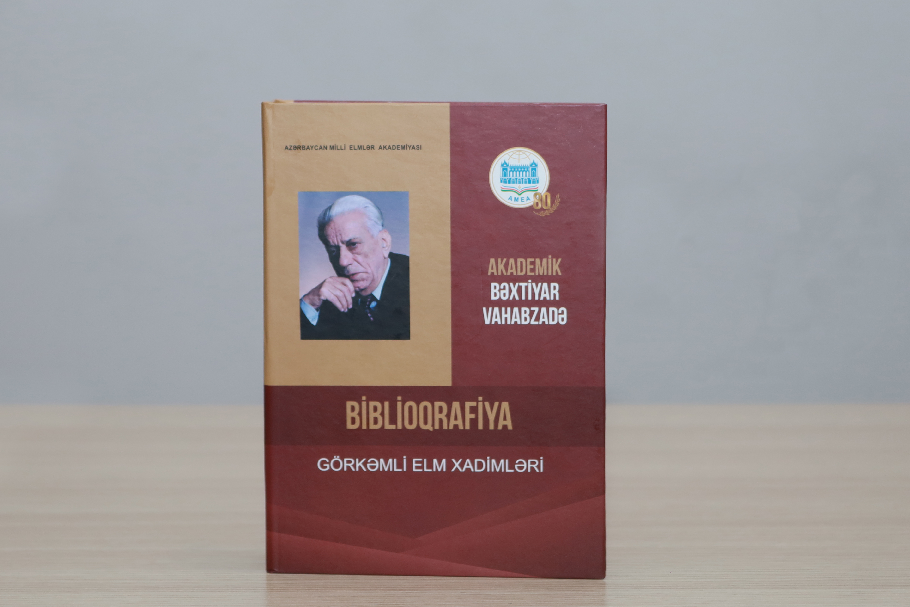 Xalq şairi Bəxtiyar Vahabzadənin zəngin irsini əks etdirən yeni biblioqrafik göstərici işıq üzü görüb