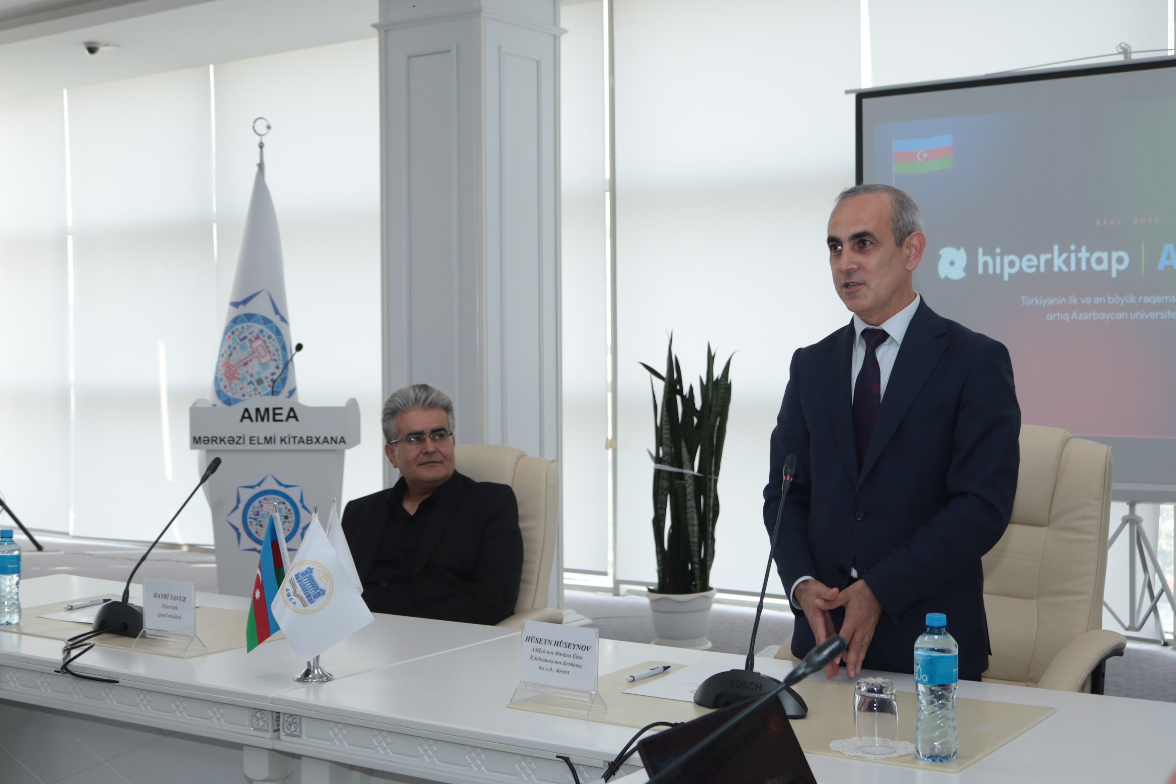 MEK-də “Hiperkitap” rəqəmsal platformasının nümayəndələri kitabxanaçılarla görüş keçirib
