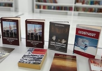 "MEK-də AMEA-nın müxbir üzvü Musa Qasımlının əsərlərindən ibarət sərgi təşkil edilib"